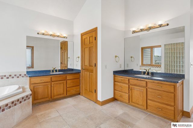 7701 San Mateo Lane, Lincoln, NE 68516