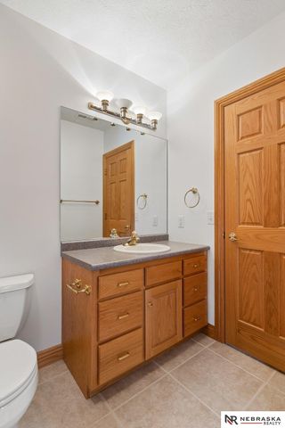 7701 San Mateo Lane, Lincoln, NE 68516
