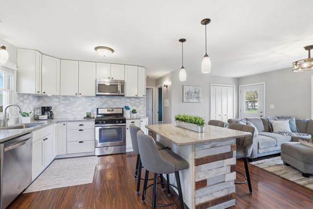 5205 Edgewood Avenue N, Crystal, MN 55428