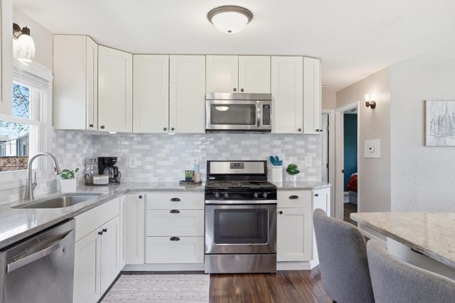 5205 Edgewood Avenue N, Crystal, MN 55428