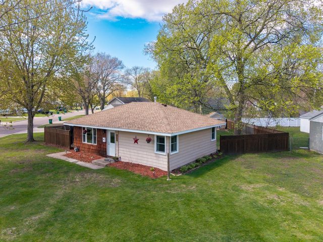 5205 Edgewood Avenue N, Crystal, MN 55428