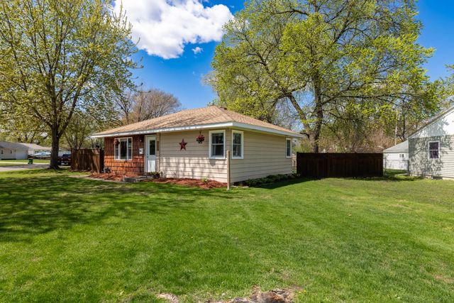 5205 Edgewood Avenue N, Crystal, MN 55428