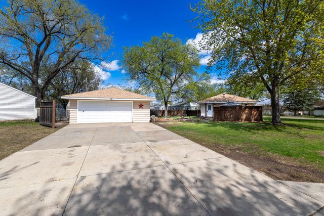 5205 Edgewood Avenue N, Crystal, MN 55428