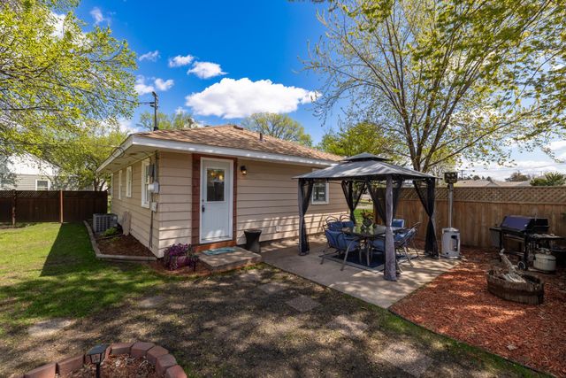 5205 Edgewood Avenue N, Crystal, MN 55428
