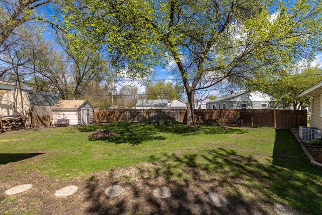 5205 Edgewood Avenue N, Crystal, MN 55428