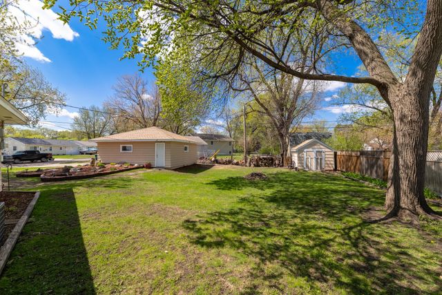 5205 Edgewood Avenue N, Crystal, MN 55428
