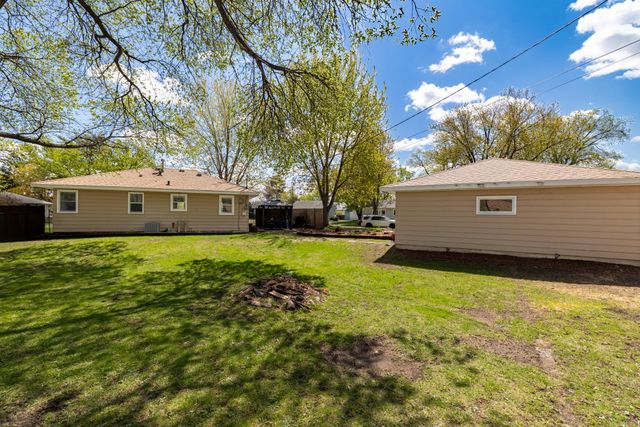 5205 Edgewood Avenue N, Crystal, MN 55428