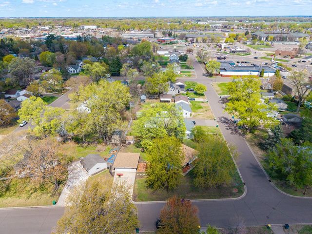 5205 Edgewood Avenue N, Crystal, MN 55428