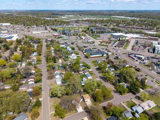 5205 Edgewood Avenue N, Crystal, MN 55428