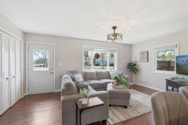 5205 Edgewood Avenue N, Crystal, MN 55428