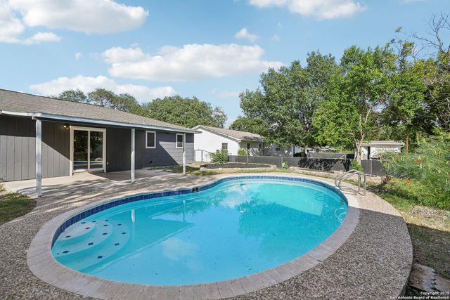 913 Zwicke, Seguin, TX 78155