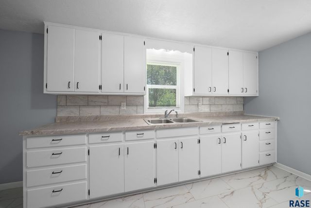 114 S Lincoln Ave, Sioux Falls, SD 57104