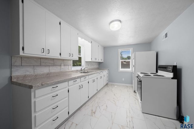114 S Lincoln Ave, Sioux Falls, SD 57104