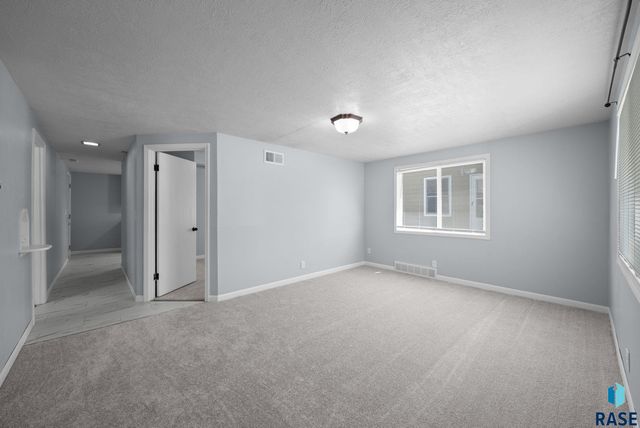 114 S Lincoln Ave, Sioux Falls, SD 57104