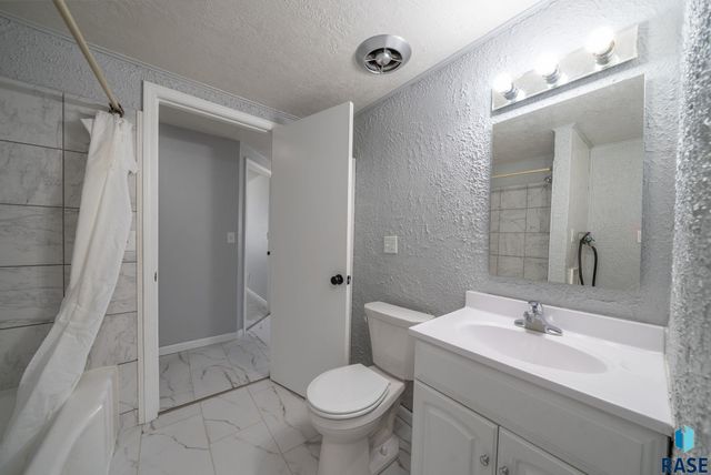 114 S Lincoln Ave, Sioux Falls, SD 57104