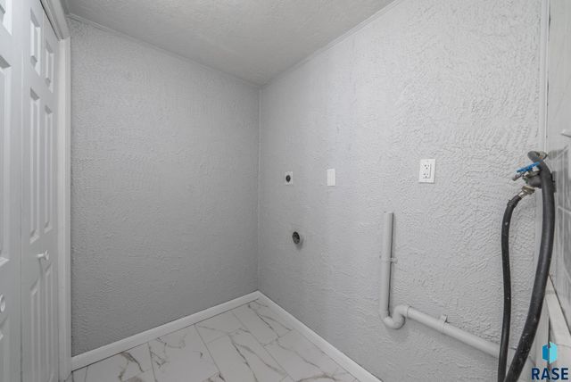 114 S Lincoln Ave, Sioux Falls, SD 57104