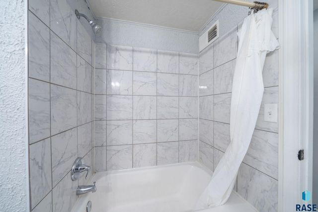 114 S Lincoln Ave, Sioux Falls, SD 57104