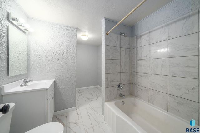 114 S Lincoln Ave, Sioux Falls, SD 57104