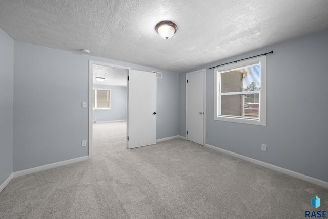 114 S Lincoln Ave, Sioux Falls, SD 57104