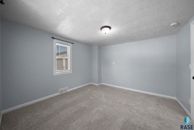 114 S Lincoln Ave, Sioux Falls, SD 57104