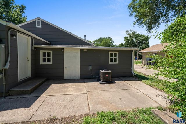 114 S Lincoln Ave, Sioux Falls, SD 57104