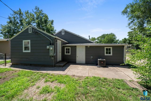 114 S Lincoln Ave, Sioux Falls, SD 57104