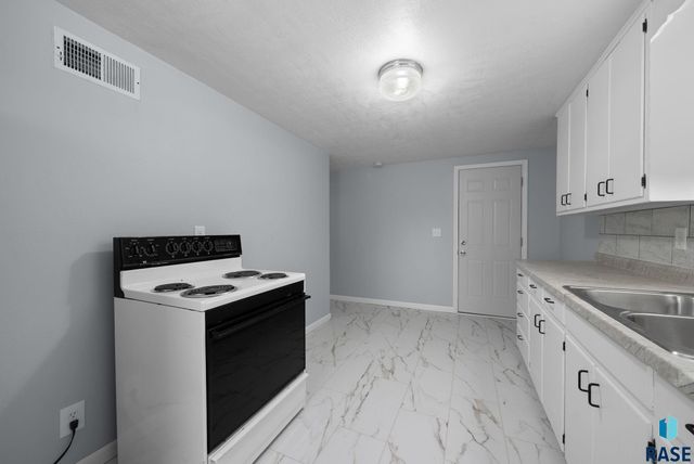 114 S Lincoln Ave, Sioux Falls, SD 57104