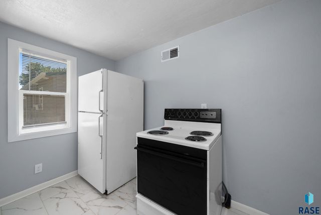 114 S Lincoln Ave, Sioux Falls, SD 57104