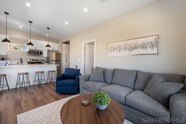 4727 Iroquois Ave, San Diego, CA 92117