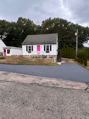 15 Faulise Avenue, Stonington, CT 06379