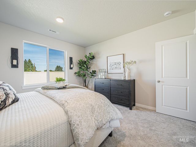 11093 Bluefield Dr, Caldwell, ID 83605