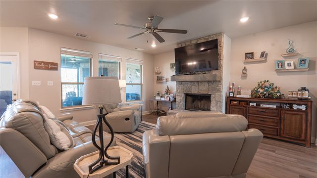 1215 Sanger, Springtown, TX 76082
