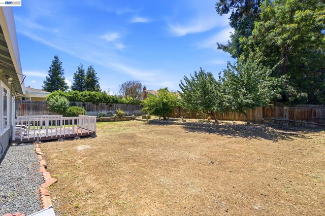 1087 Jensen Dr, Pittsburg, CA 94565