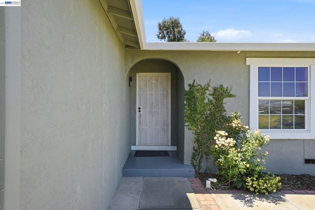 1087 Jensen Dr, Pittsburg, CA 94565