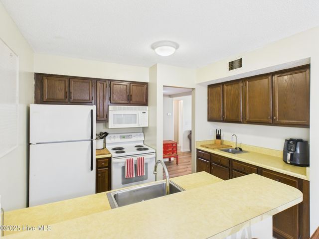 250 Sugar Gum Lane 201, Pinehurst, NC 28374