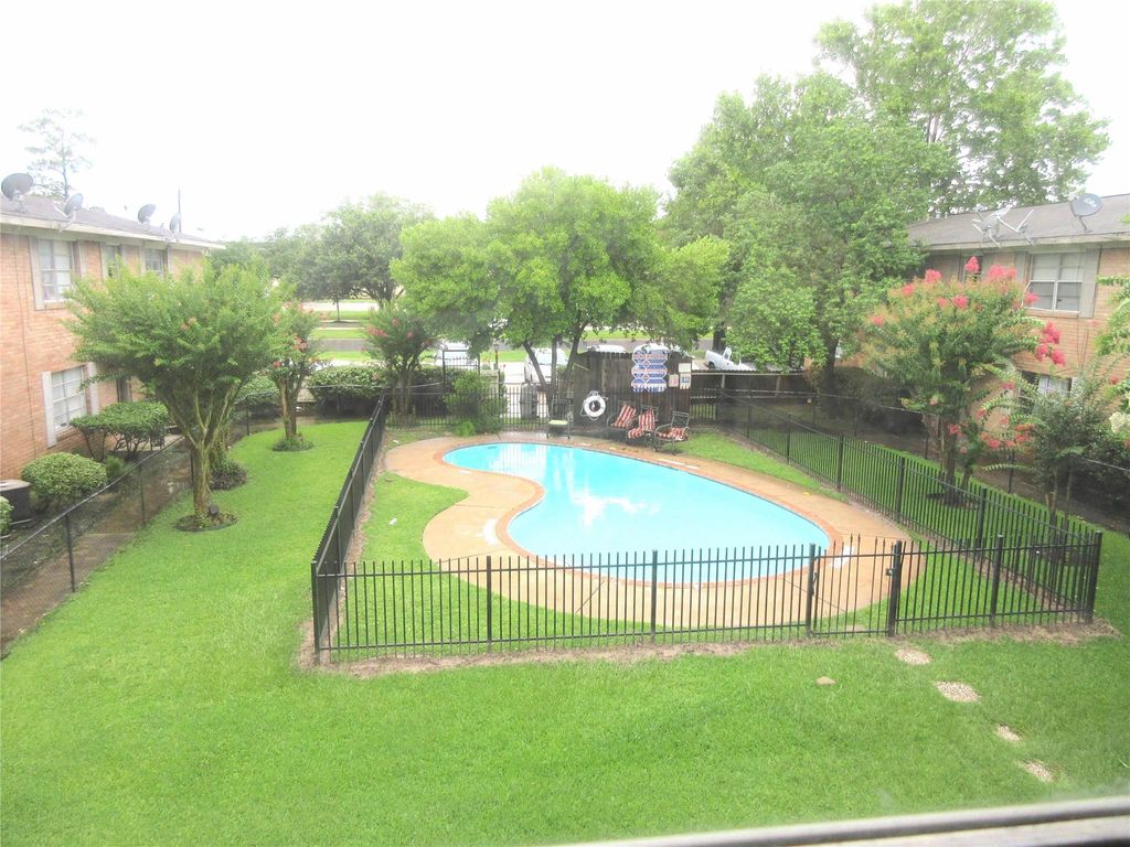 1230 Shadowdale Drive 12, Houston, TX 77043