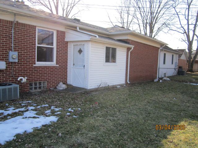 22623 Barton Street, St Clair Shores, MI 48081