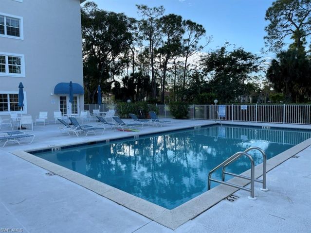 481 Quail Forest BLVD # B302, Naples, FL 34105