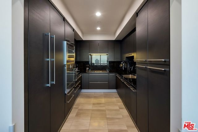 900 W Olympic Boulevard 49C, Los Angeles, CA 90015