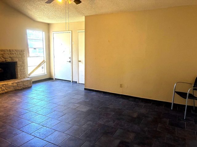 902 Sirocco DR B, Austin, TX 78745