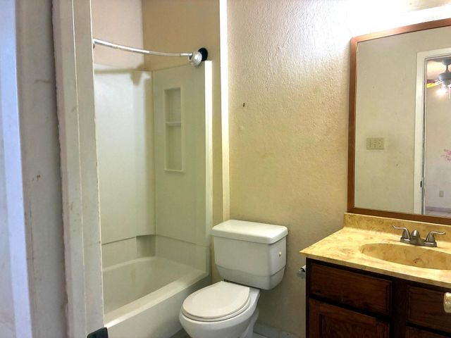 902 Sirocco DR B, Austin, TX 78745