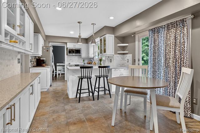 19682 Stamford Drive, Livonia, MI 48152