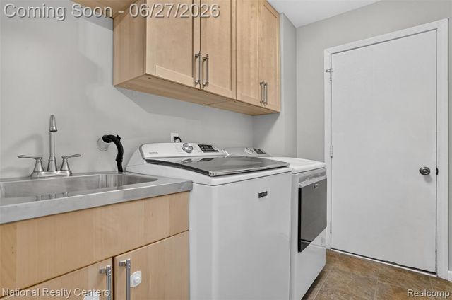 19682 Stamford Drive, Livonia, MI 48152