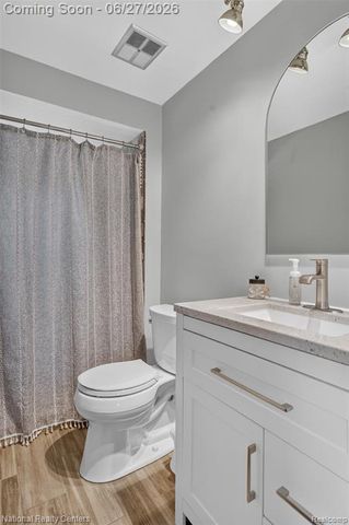 19682 Stamford Drive, Livonia, MI 48152