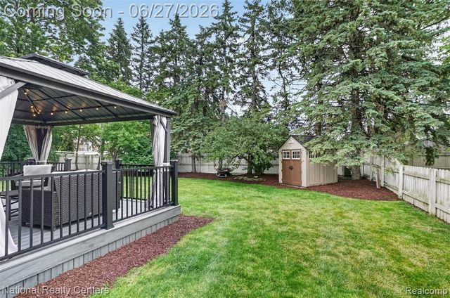 19682 Stamford Drive, Livonia, MI 48152