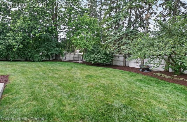 19682 Stamford Drive, Livonia, MI 48152
