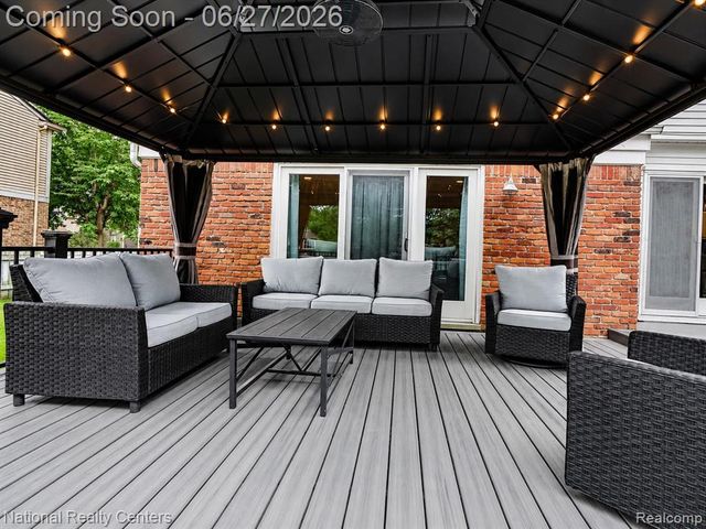 19682 Stamford Drive, Livonia, MI 48152