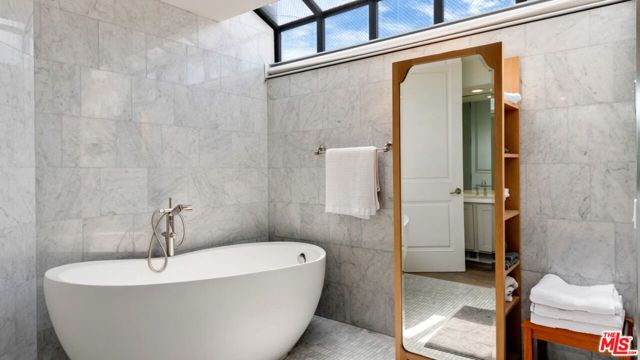 25252 Malibu Road Upper Unit, Malibu, CA 90265