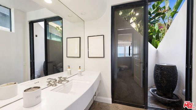 25252 Malibu Road Upper Unit, Malibu, CA 90265