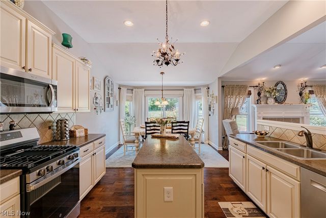 5423 Charleston Drive, Valley City, OH 44280